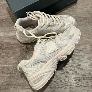 New Balance 530 Beige Sneakers
